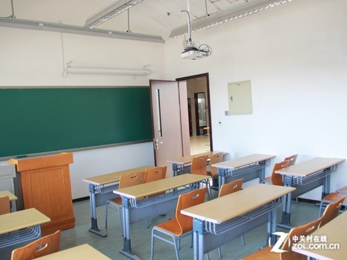 北大教室投影設備解密 科技如何引領高等教育變革